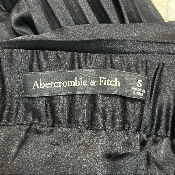 Abercrombie & Fitch Black Satin Pleated A-Line Maxi Skirt size Small - Picture 3 of 9